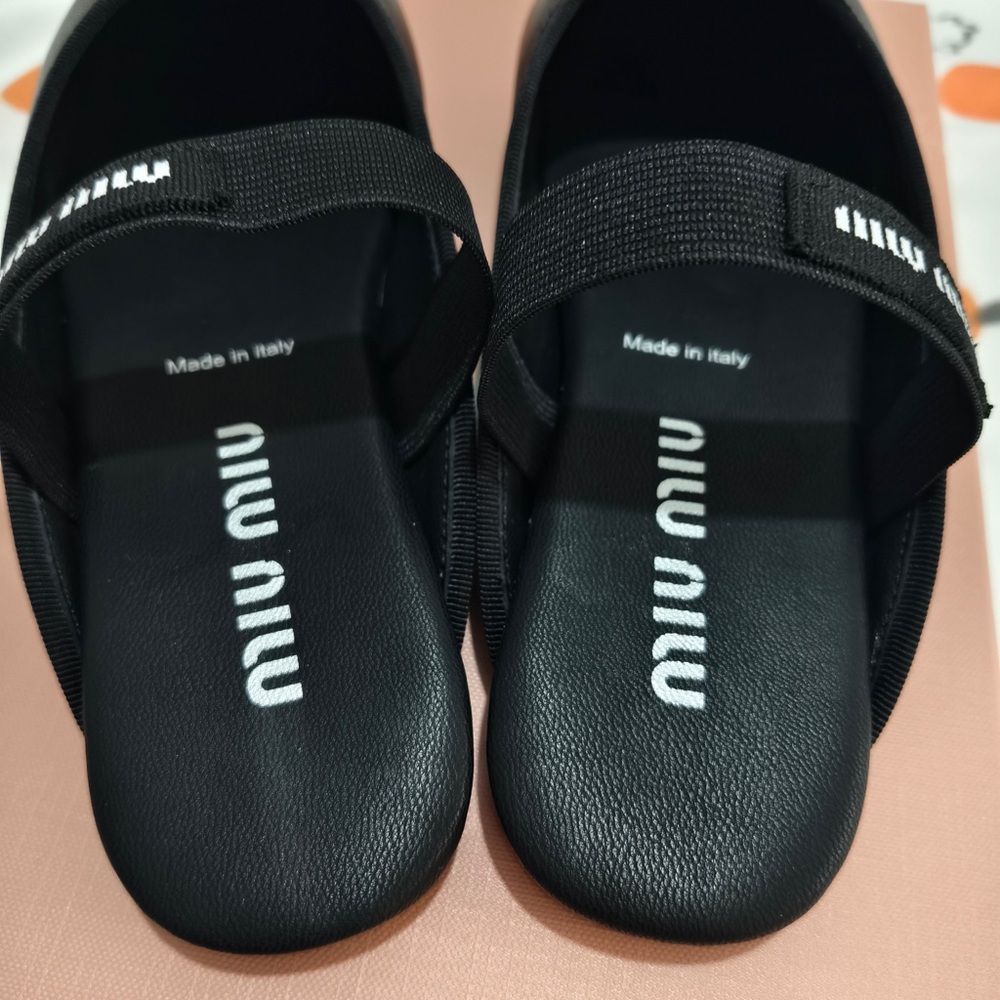 Miu Miu Black Leather Bow-Front Slide Mules - Picture 7 of 11